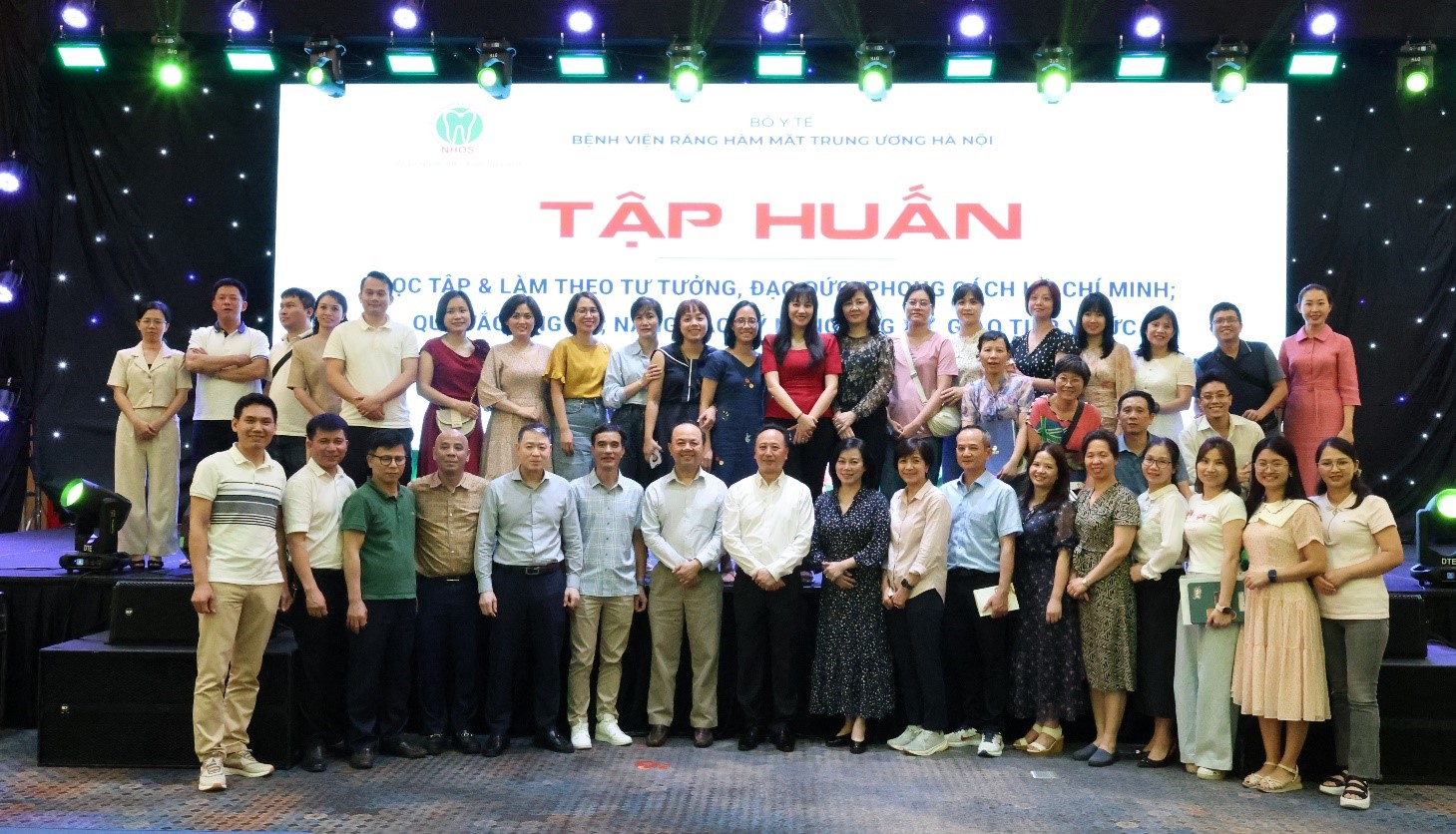 TẬP HUẤN “HỌC TẬP VÀ LÀM THEO TƯ TƯỞNG, ĐẠO ĐỨC, PHONG CÁCH HỒ CHÍ MINH; QUY TẮC ỨNG XỬ, NÂNG CAO KỸ NĂNG ỨNG XỬ, GIAO TIẾP, Y ĐỨC; ĐỔI MỚI PHONG CÁCH THÁI ĐỘ PHỤC VỤ HƯỚNG TỚI SỰ HÀI LÒNG NGƯỜI BỆNH